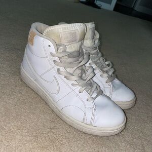 Nike Court Royale’s